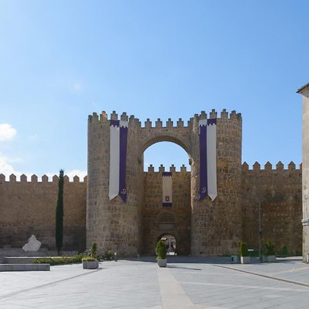 Balcony View To Avila'S Alcazar Bagian luar foto