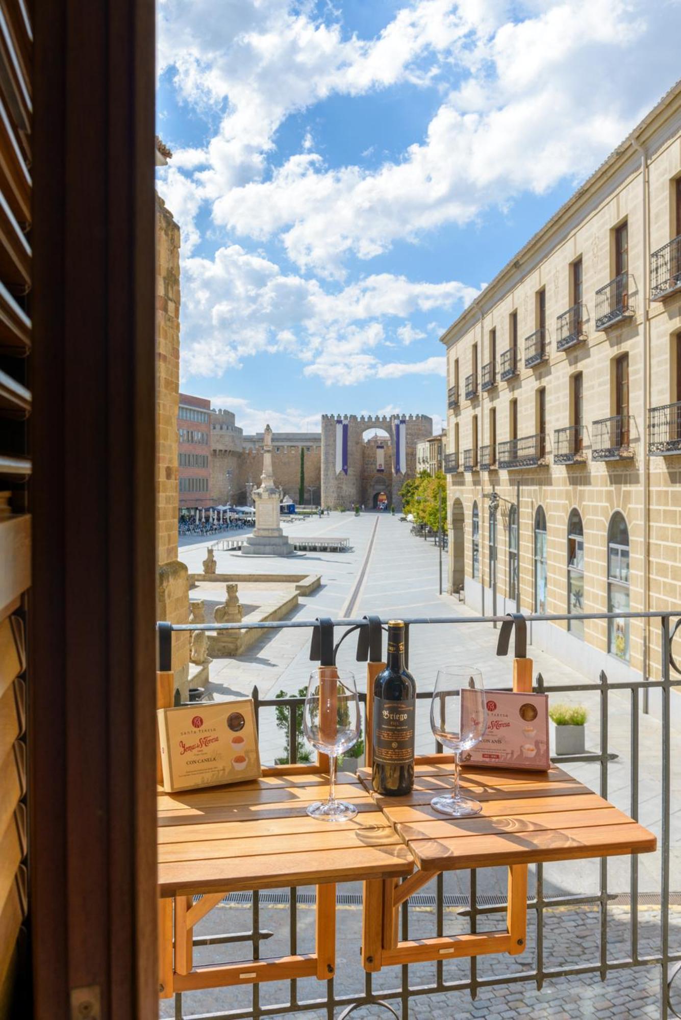 Balcony View To Avila'S Alcazar Bagian luar foto